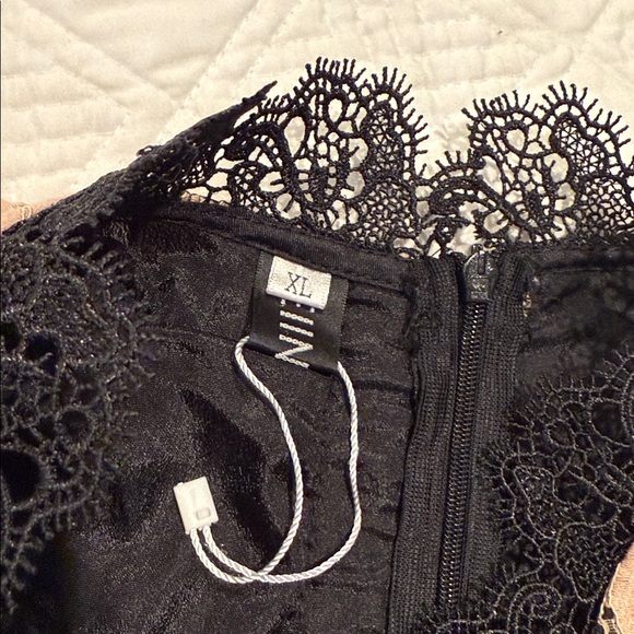 Beige Lace full skirt Midi Dress short sleeve fully lined back zipper Sz Small - Picture 9 of 9